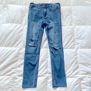 Abercrombie high waisted ripped jeggings U.S. size 4 SHORT